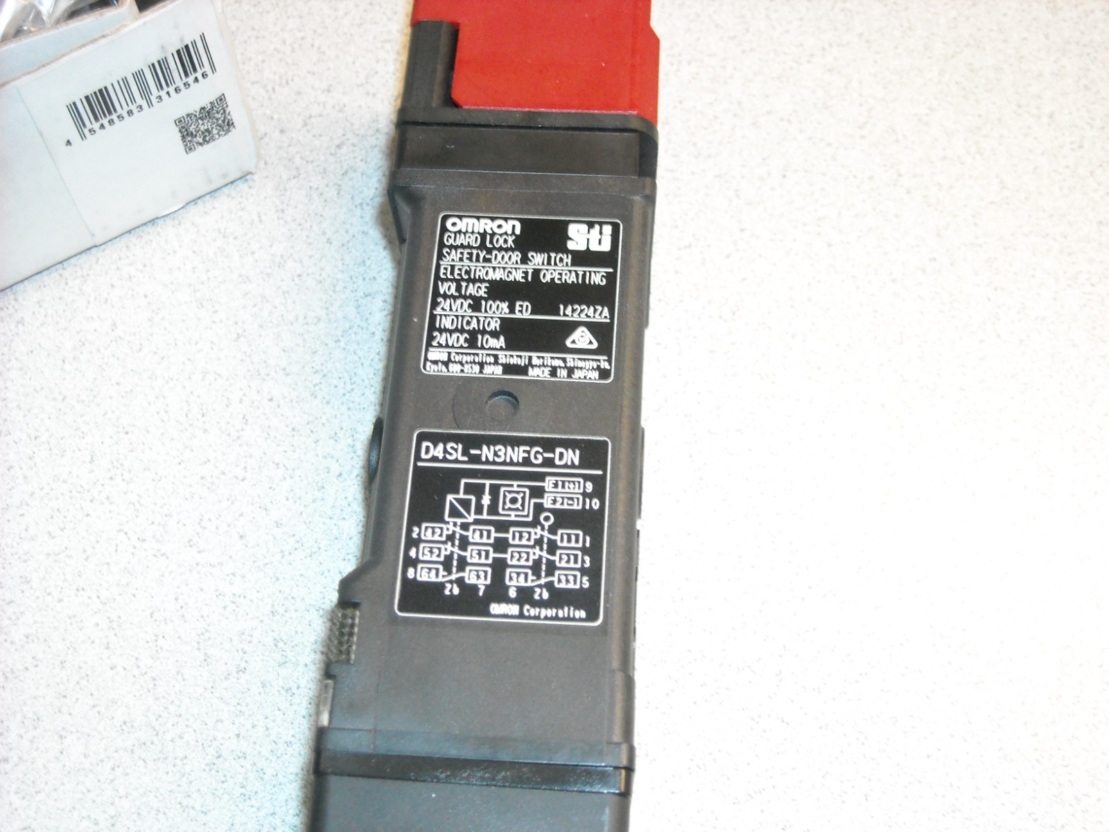 ONE NEW Omron D4SL-N3NFG-DN Guard Lock Safety Door Switch