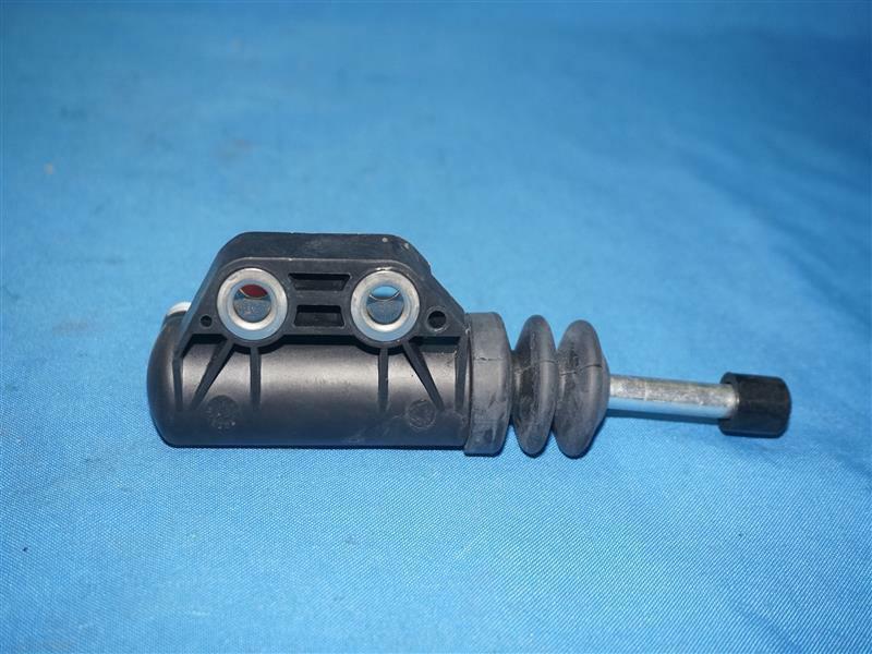 Ford EC02-41-920B EC0241920B Cylinder Clutch R NEW NOB Expedited Shipping
