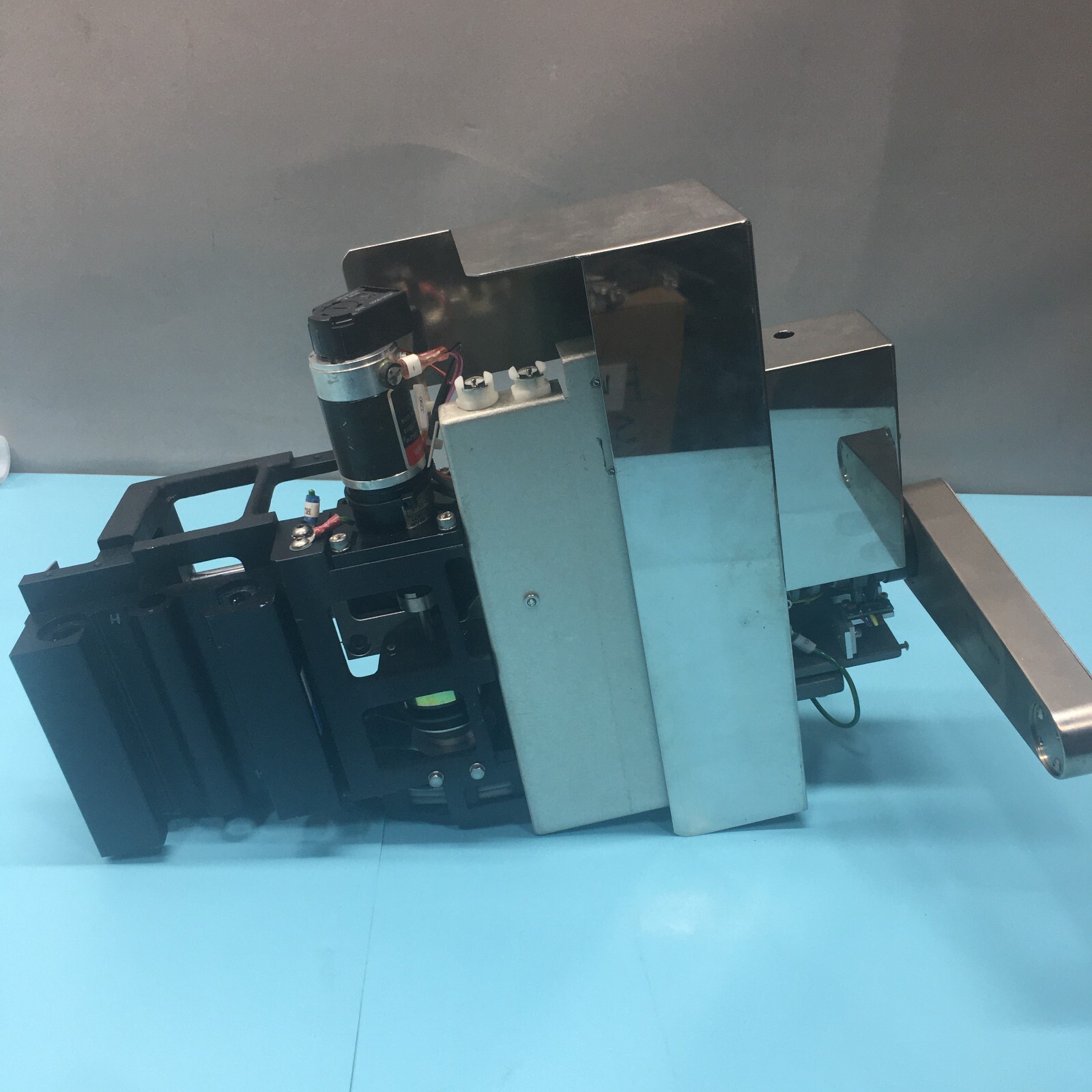 Silicon Valley Group SVG 99-43012-01 Wafer Shuttle Transfer Arm, Robot, 121460