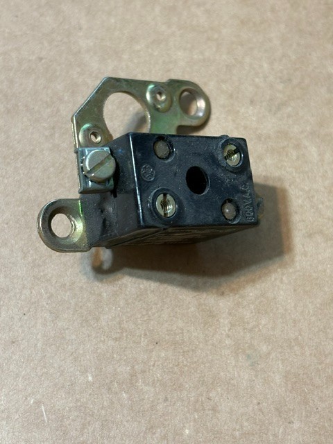 CR2940U310 GE Heavy Duty Contact Block with mounting plate 600 Volt AC