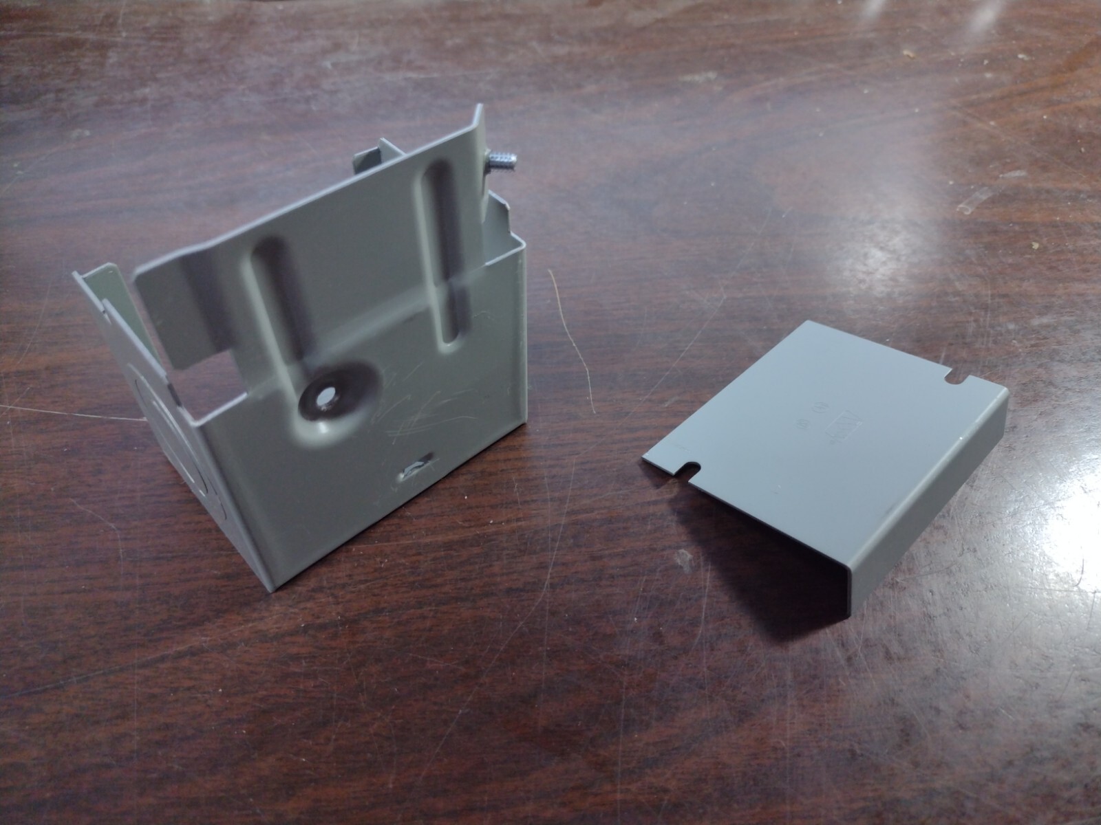 WIREMOLD G3010C ENTRANCE END FITTINGS FOR 3000 SERIES RACEWAY GRAY NEW BOX OF 10