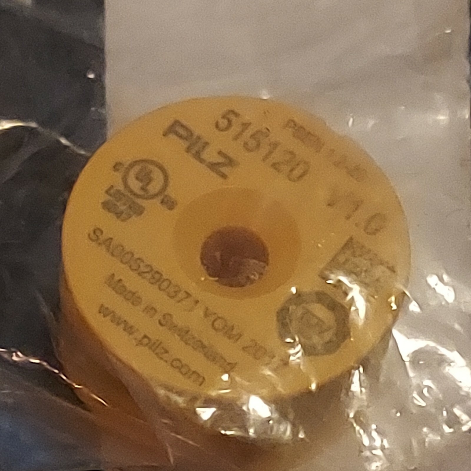Pilz Magnetic Non-Contact Safety Switch Magnetic Actuator # 515120 Switzerland