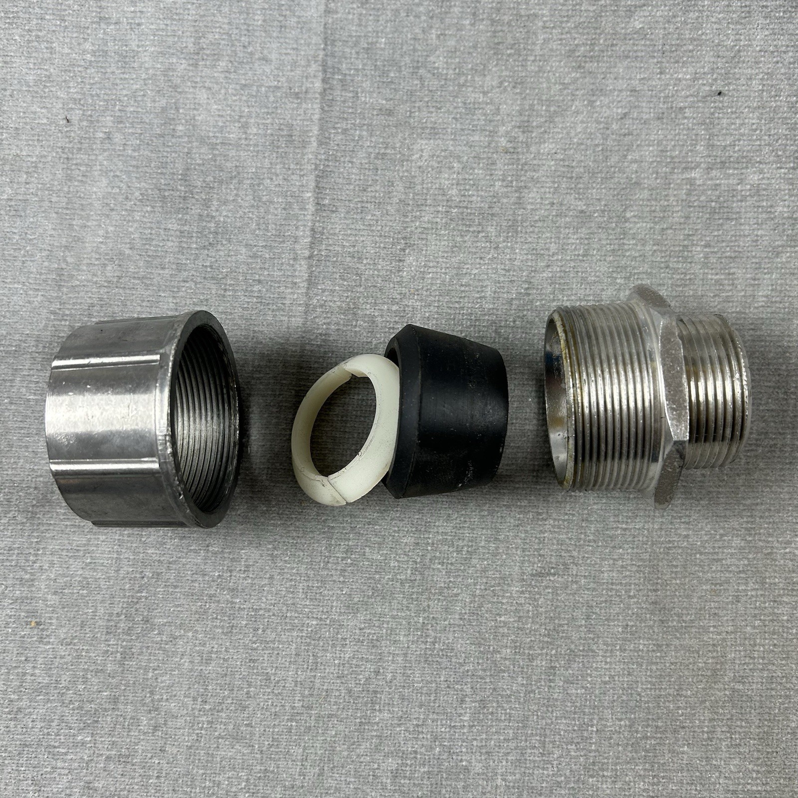 Hubbell Kellems SHC1054 Straight 1-1/4 Inch SO Cord Grip