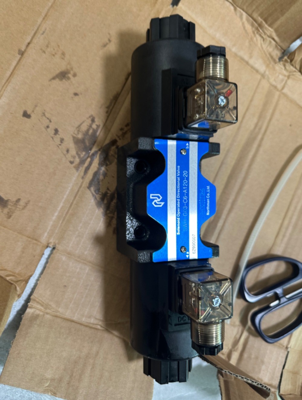 1PCS New Solenoid valve SWH-G03-C6-A120-20