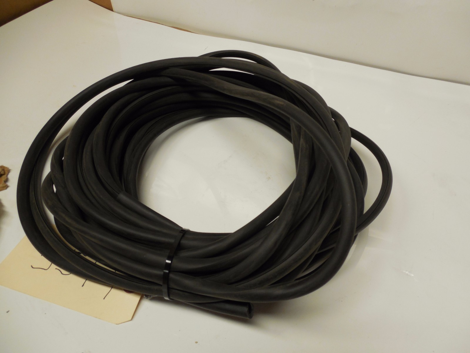 CLEAN SEAL 2588P-500 TIARA YACHTS 5293590 1/8″ MARINE RUBBER U TRIM GASKET 55FT