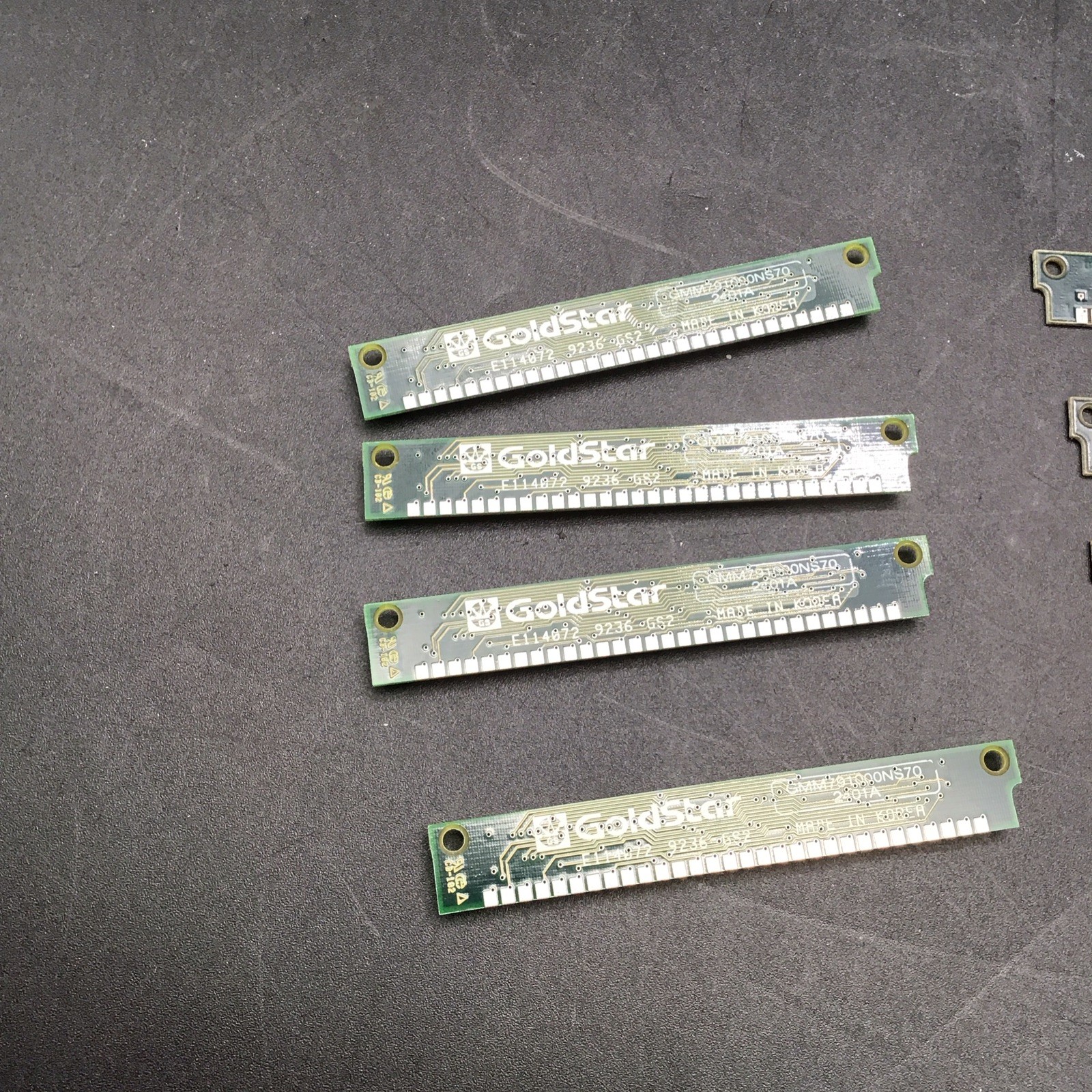 LOT of 8 – Goldstar Memory Chips GMM791000NS70-2401A