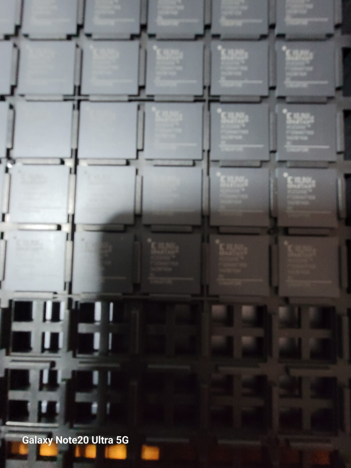 74 pcs XILINX XC2S200E-6FT256C FPGA 864 CLBs 52000 Gate 357MHz 5292-cell_PBGA256