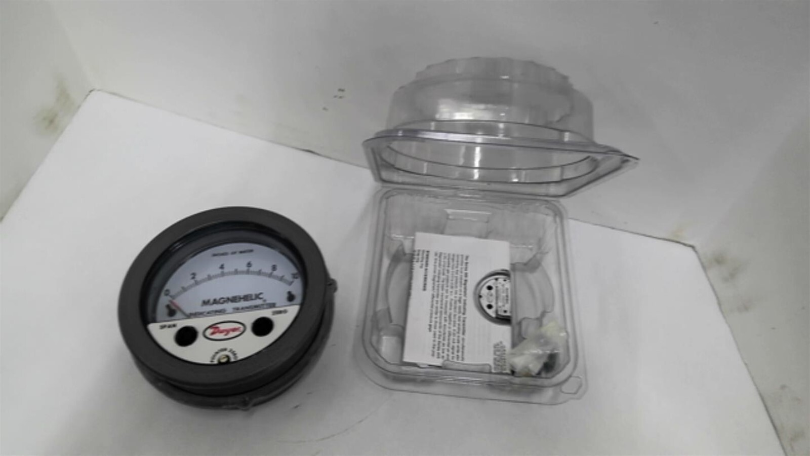Dwyer MAGNEHELIC Indicating Transmitter
