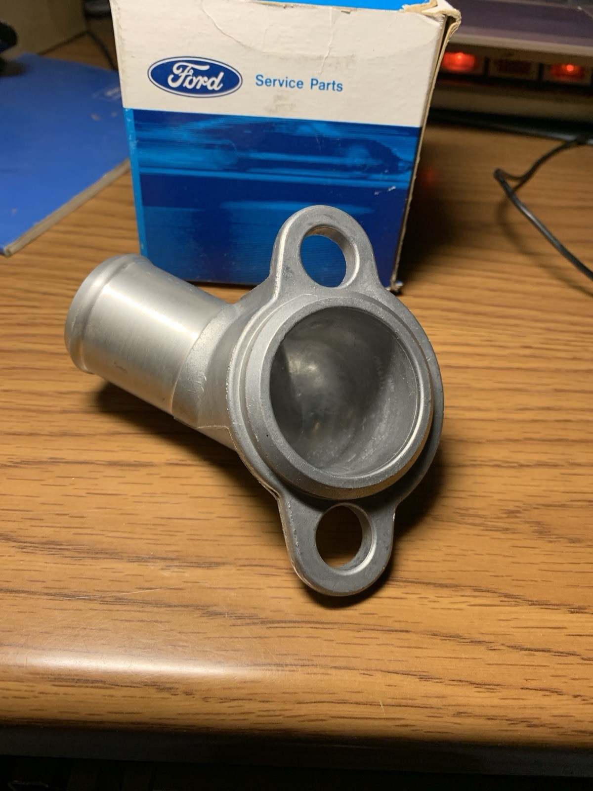 Ford F6AE-8594-AC F6AE8594AC Thermostat Housing New