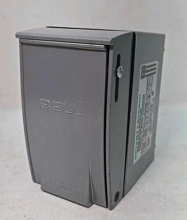 BRYANT 30003DS 30A 600V 3P DISCONNECT SWITCH & 30313D Enclosure Box