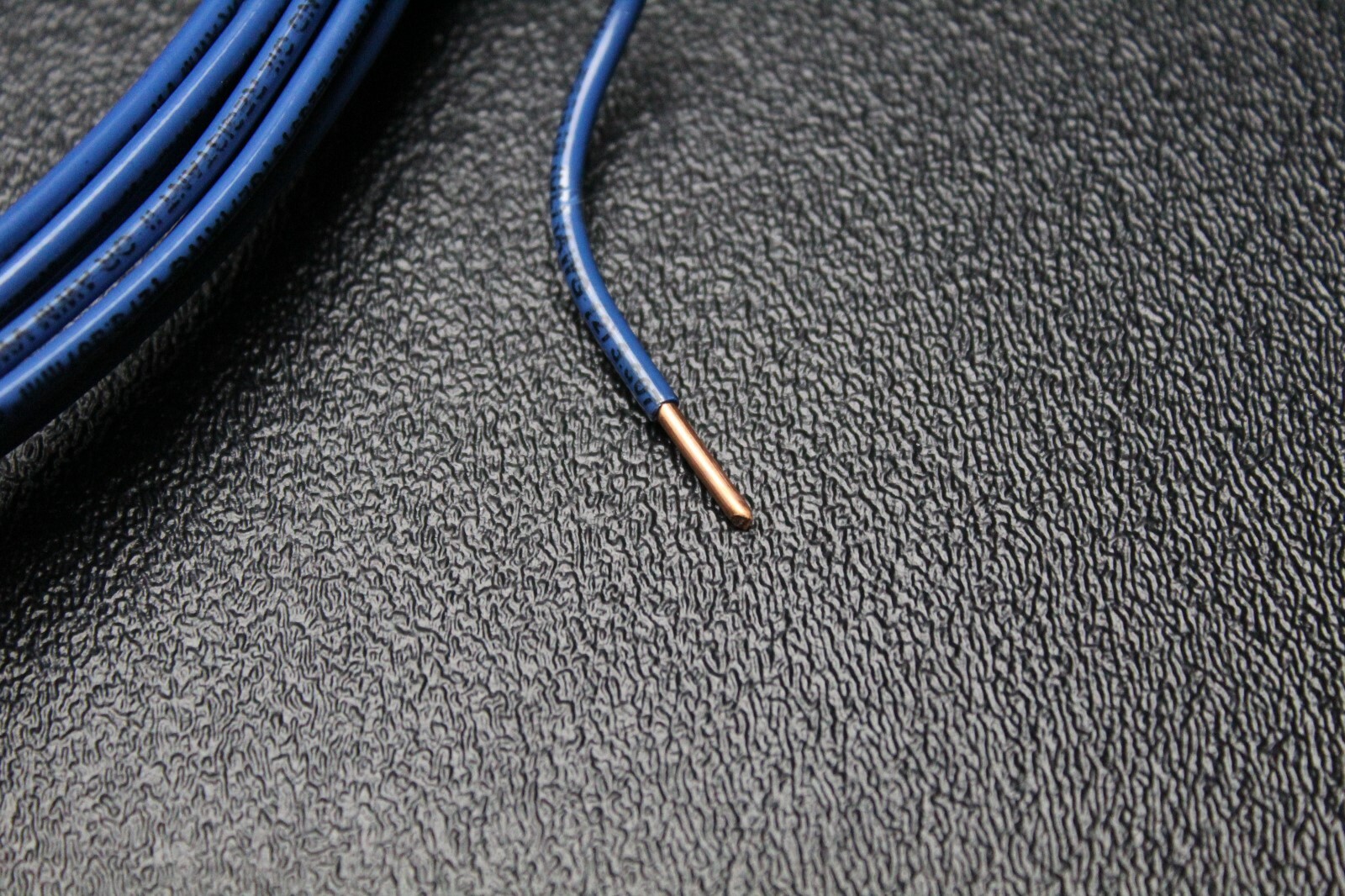 12 GAUGE THHN WIRE SOLID BLUE 15 FT THWN 600V 90C BUILDING MACHINE CABLE AWG