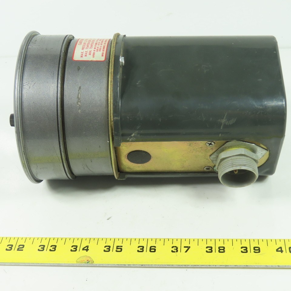 Dwyer A3000 120VAC Photohelic Pressure Switch Gauge 0-8″ Water 25PSIG