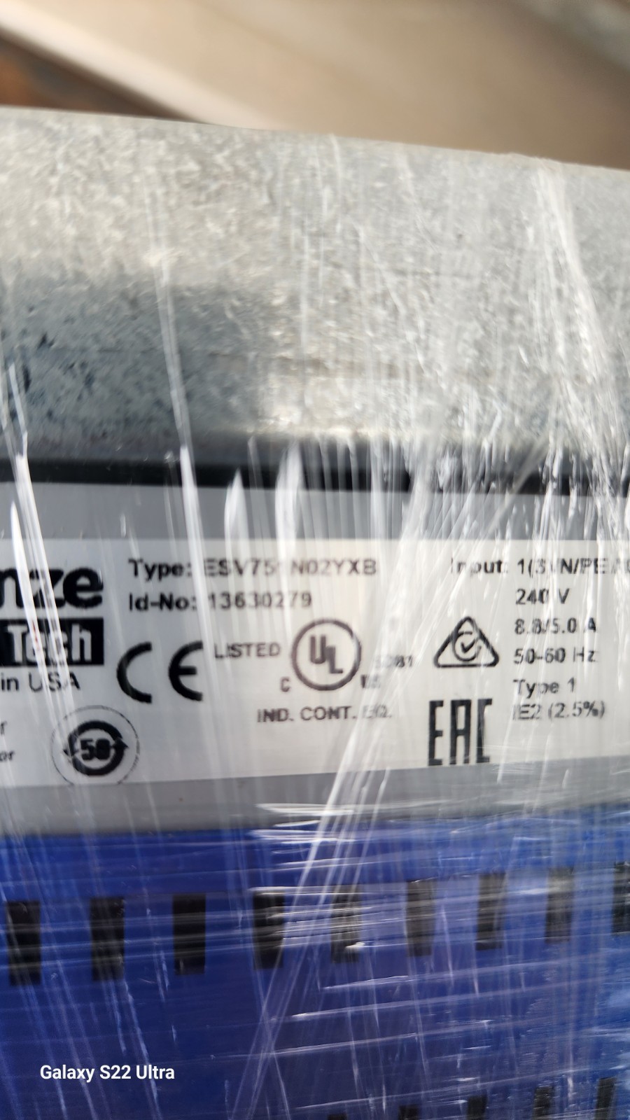 LENZE ESV751N02YXB / ESV751N02YXB Servo inverter (BRAND NEW)