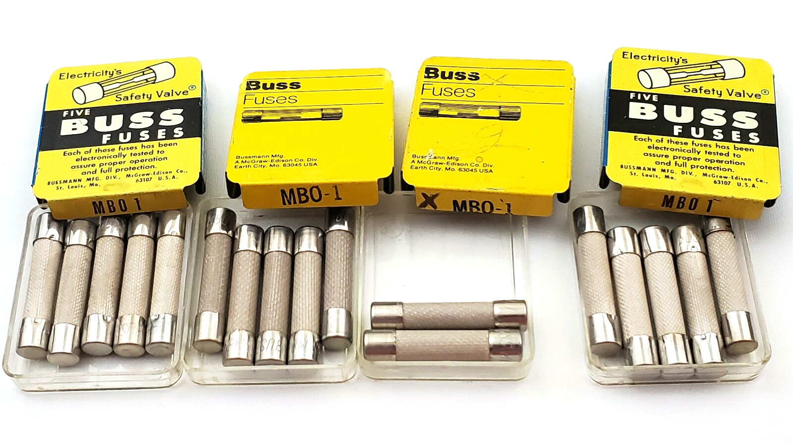 Lot of 17 Bussmann MBO1 Fast Acting 1 Amp 1/4″ x 1-1/4″ Ceramic Fuses Vintage