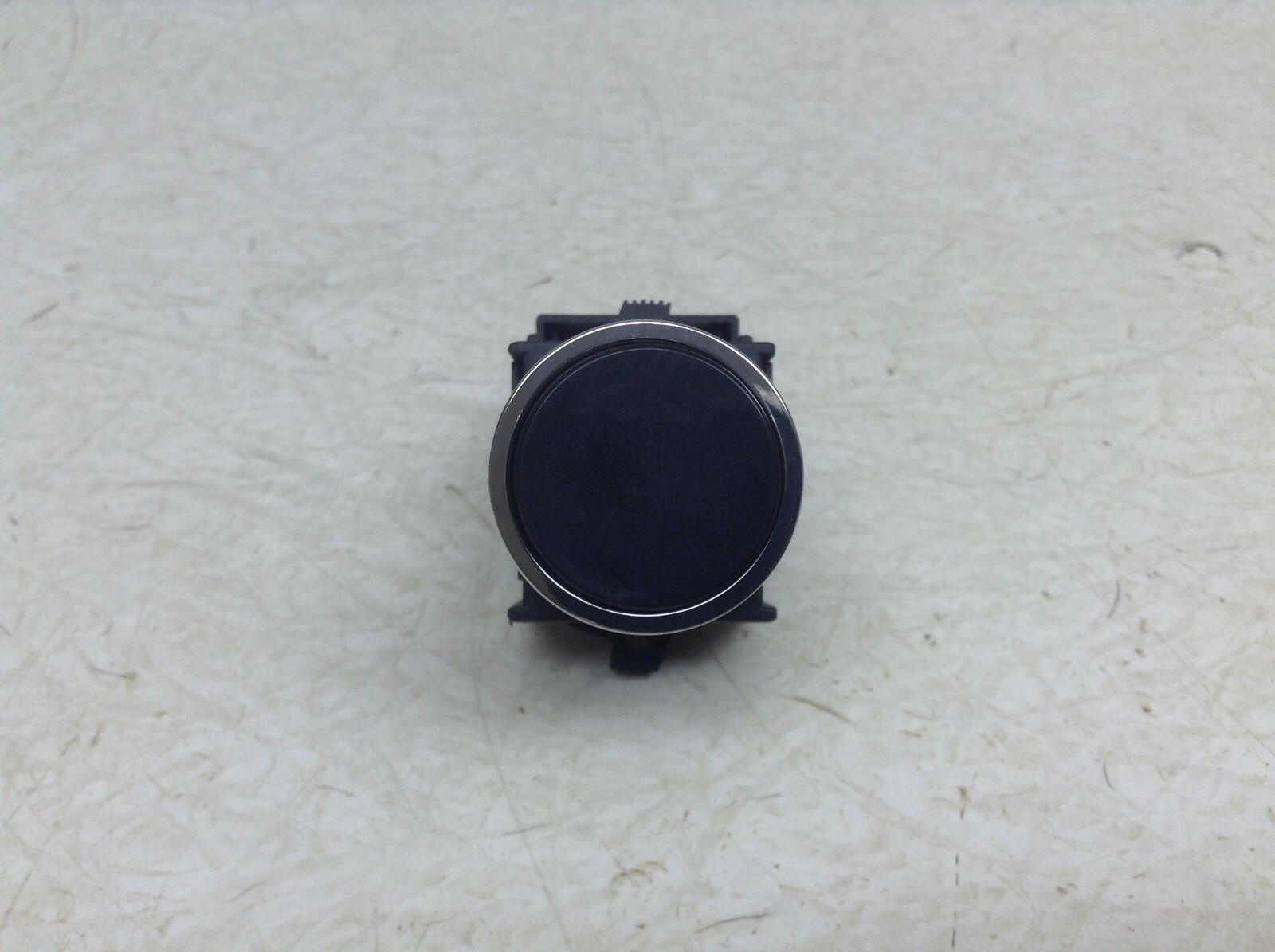 Maruyasu HP22-10B Black Push Button HP2210B (TSC)