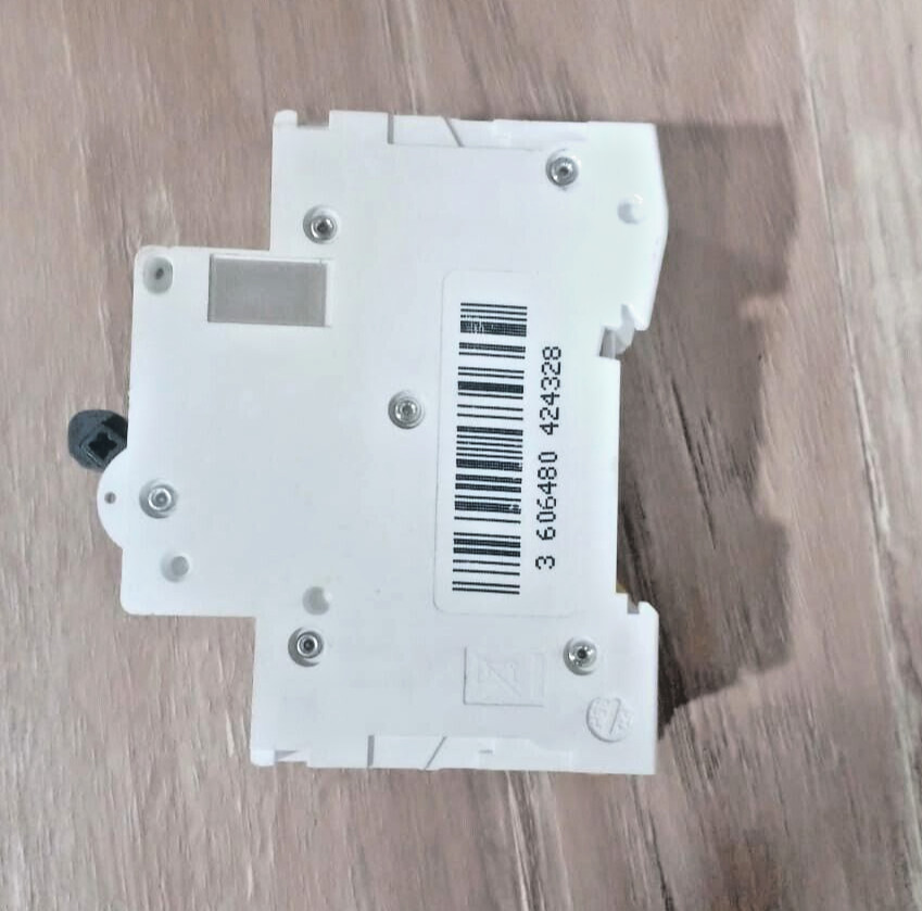 2PCS LOT- Schneider A9N61533 miniature circuit breaker-C60H -2poles -25A-C- NEW