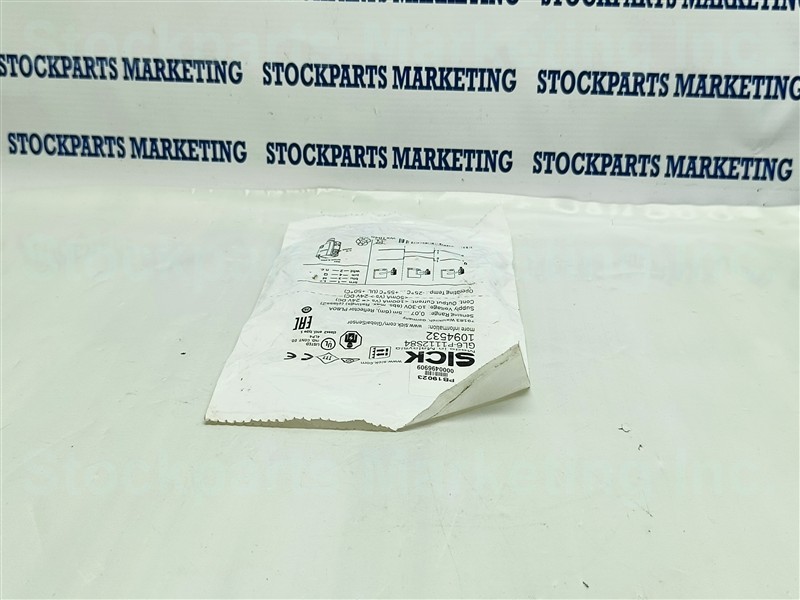 Lot 2pcs. Sick GL6-P1112S84 1094532 Photoelectric Switch Sensor NNB