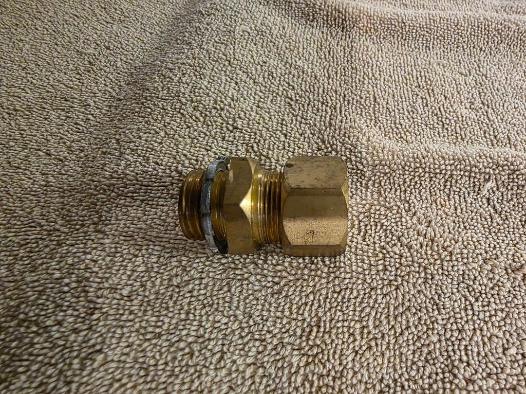 Southwire 1752 Kenny Clamp with 1/2″ Knockout #1/0 AWG Stranded