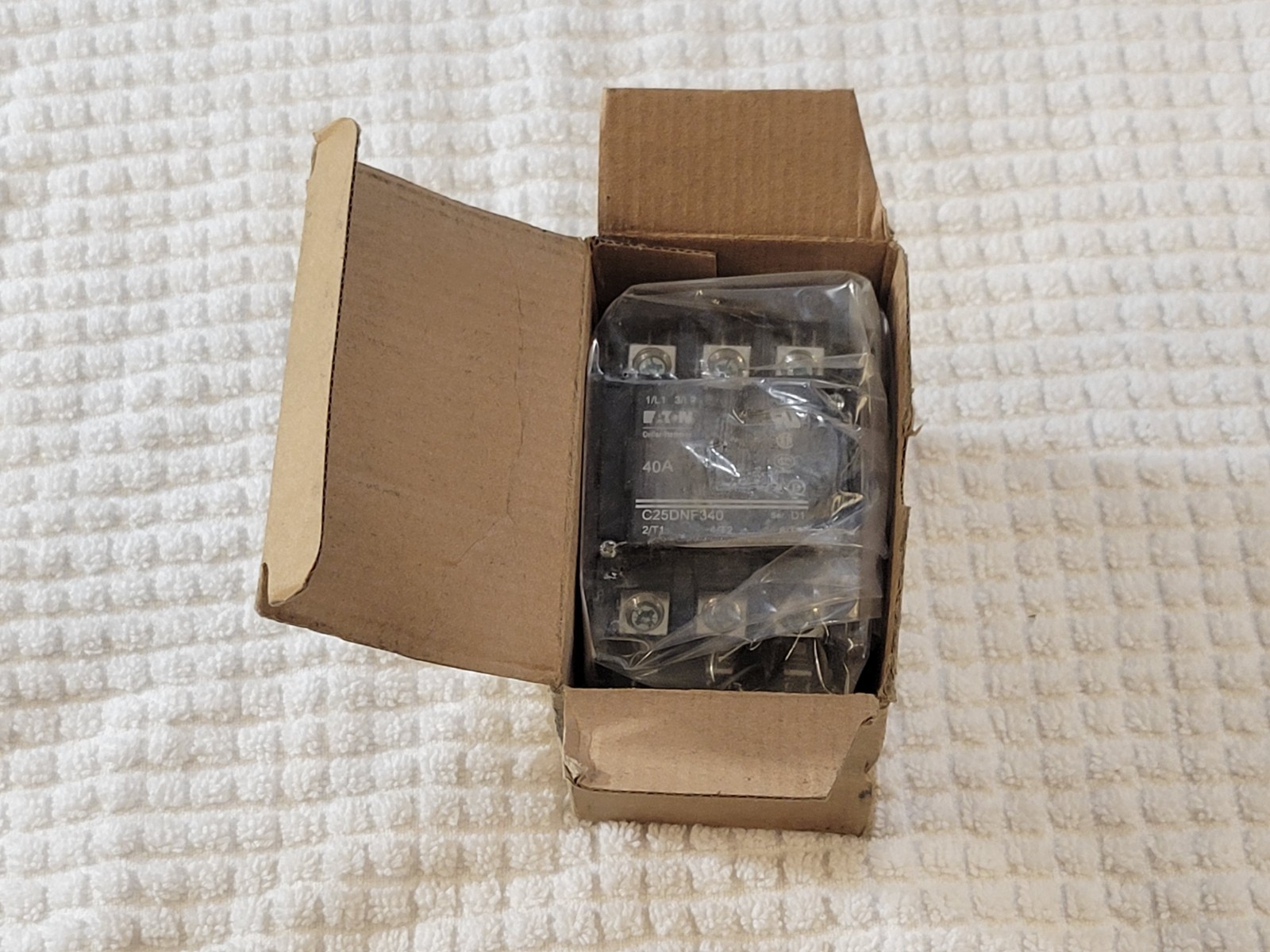 Eaton C25DNF340A 600V 40/60A Contactor New in Box style D125DNF340A Series D1