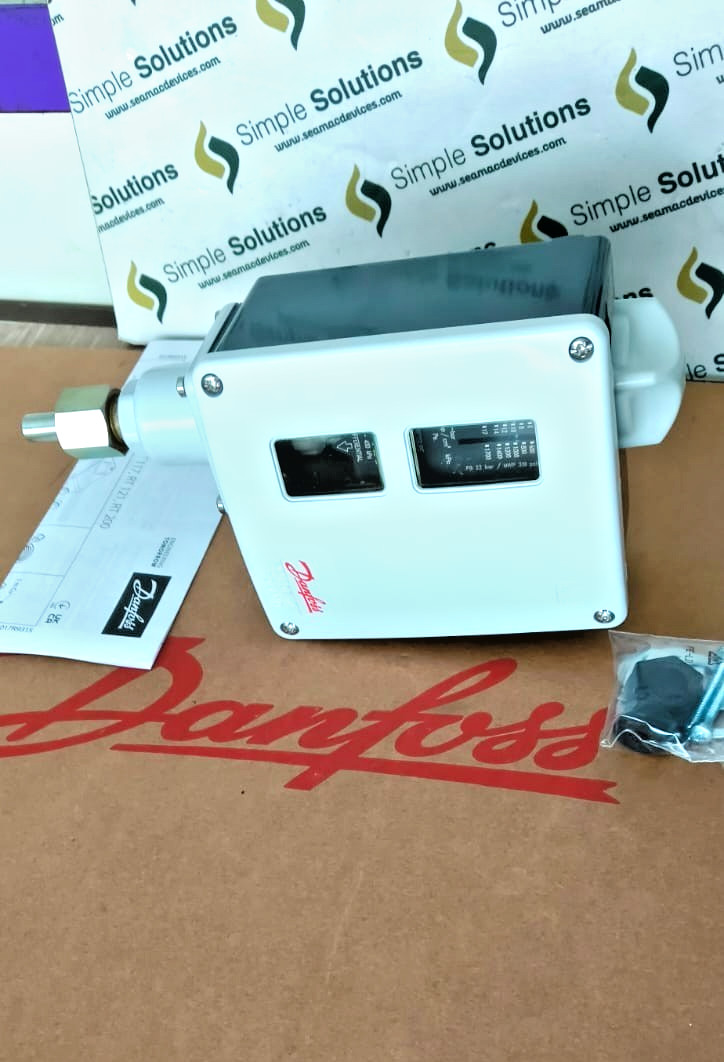 1PC- Danfoss 017-525566 Pressure switch, RT5/IP66,SPDT- Brand New