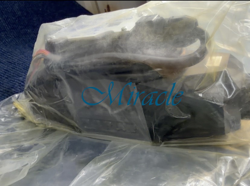 1PC New COM-5-2C-70-CH-10-S38 solenoid valve Use DHL for shipping