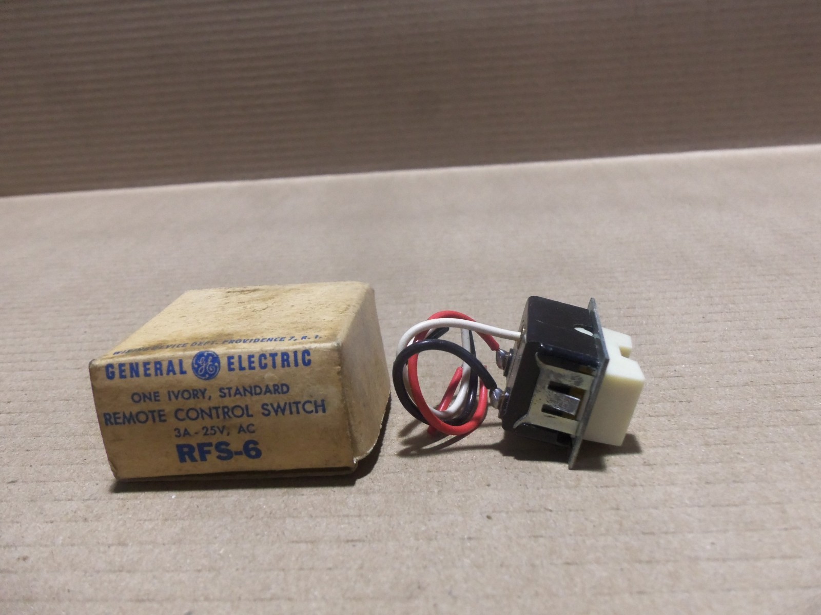 GE RFS-6 One Ivory Standard Remote Control Switch 3A-25Vac AK