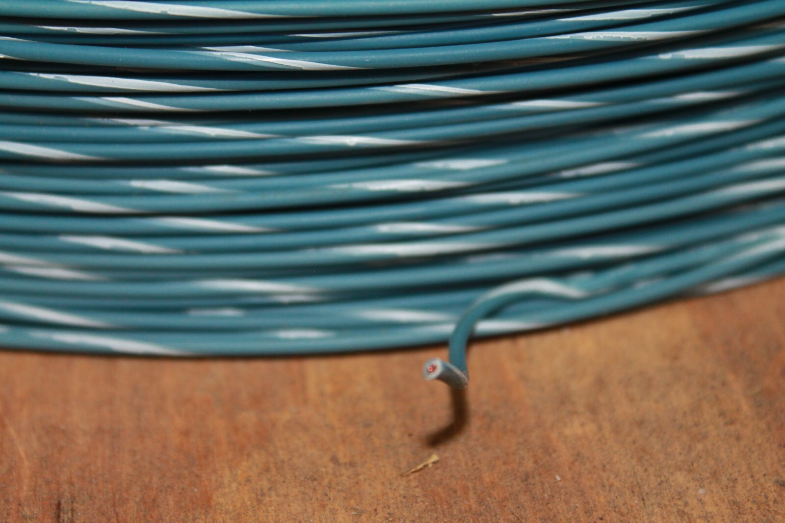 ALLIED COMPONENTS INT’L 20-txl-ltblu/wht wire new lot quantity-250ft