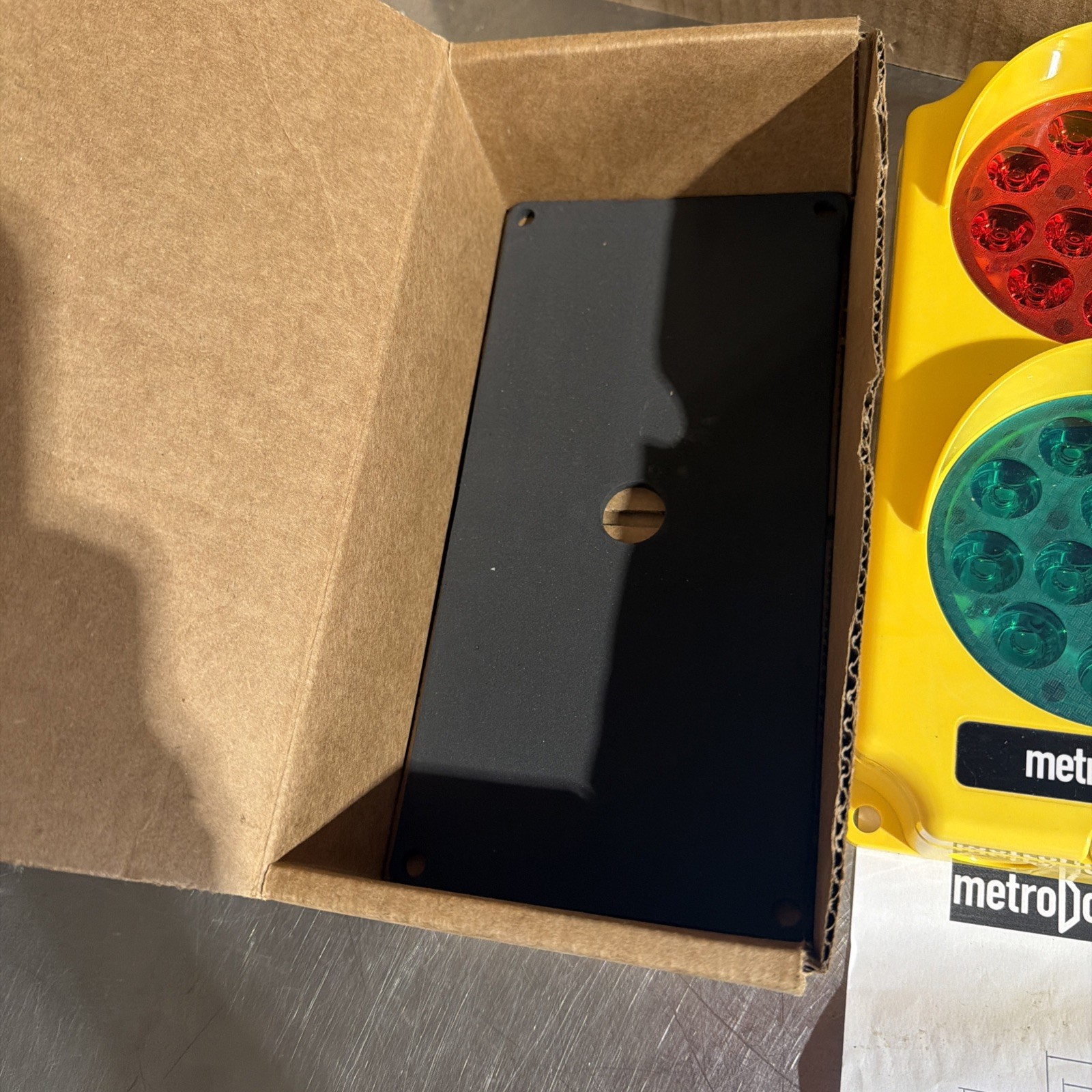 MetroDock Traffic Light TL96 Nos Surplus