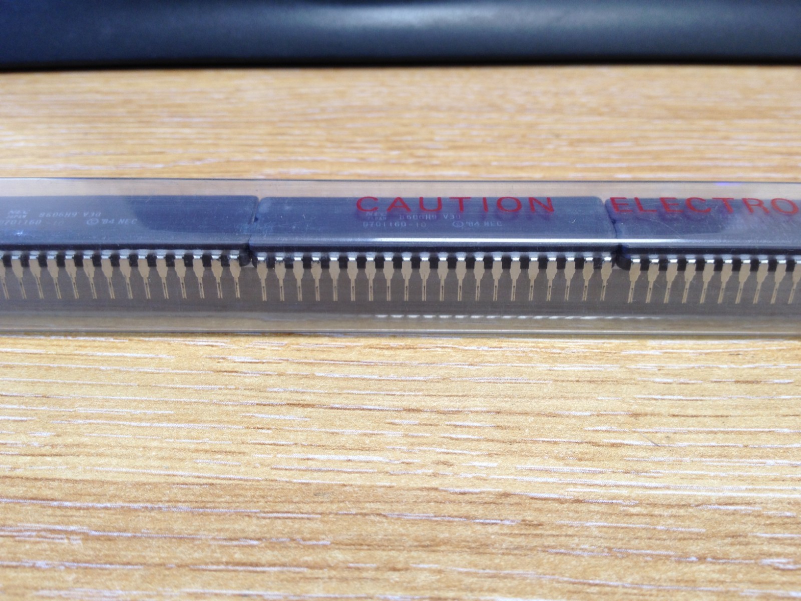 LOT OF 2pcs D70116D-10 INTEGRATED CIRCUIT – CASE: 40 CER DIL – MAKE: NEC