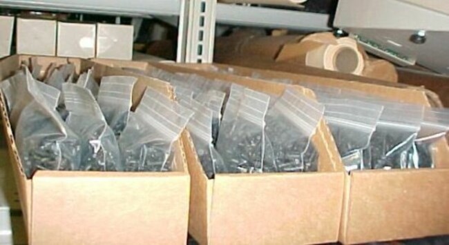 Lot of 300 Screws, #8 x 7/16″ Electronics Access Panel Case Plastic Hex Head New