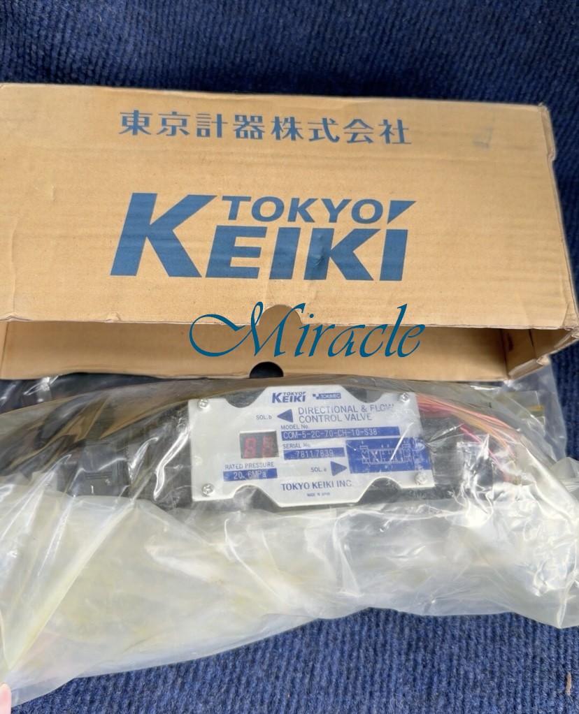 1PC New COM-5-2C-70-CH-10-S38 solenoid valve Use DHL for shipping