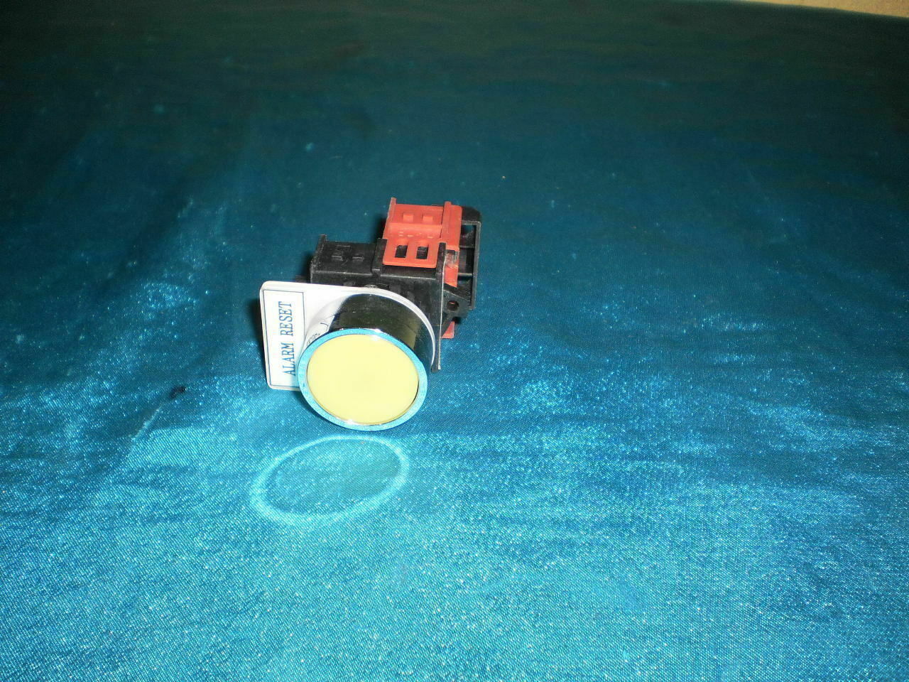 Maruyasu HP22-11Y HP2211Y Push Button