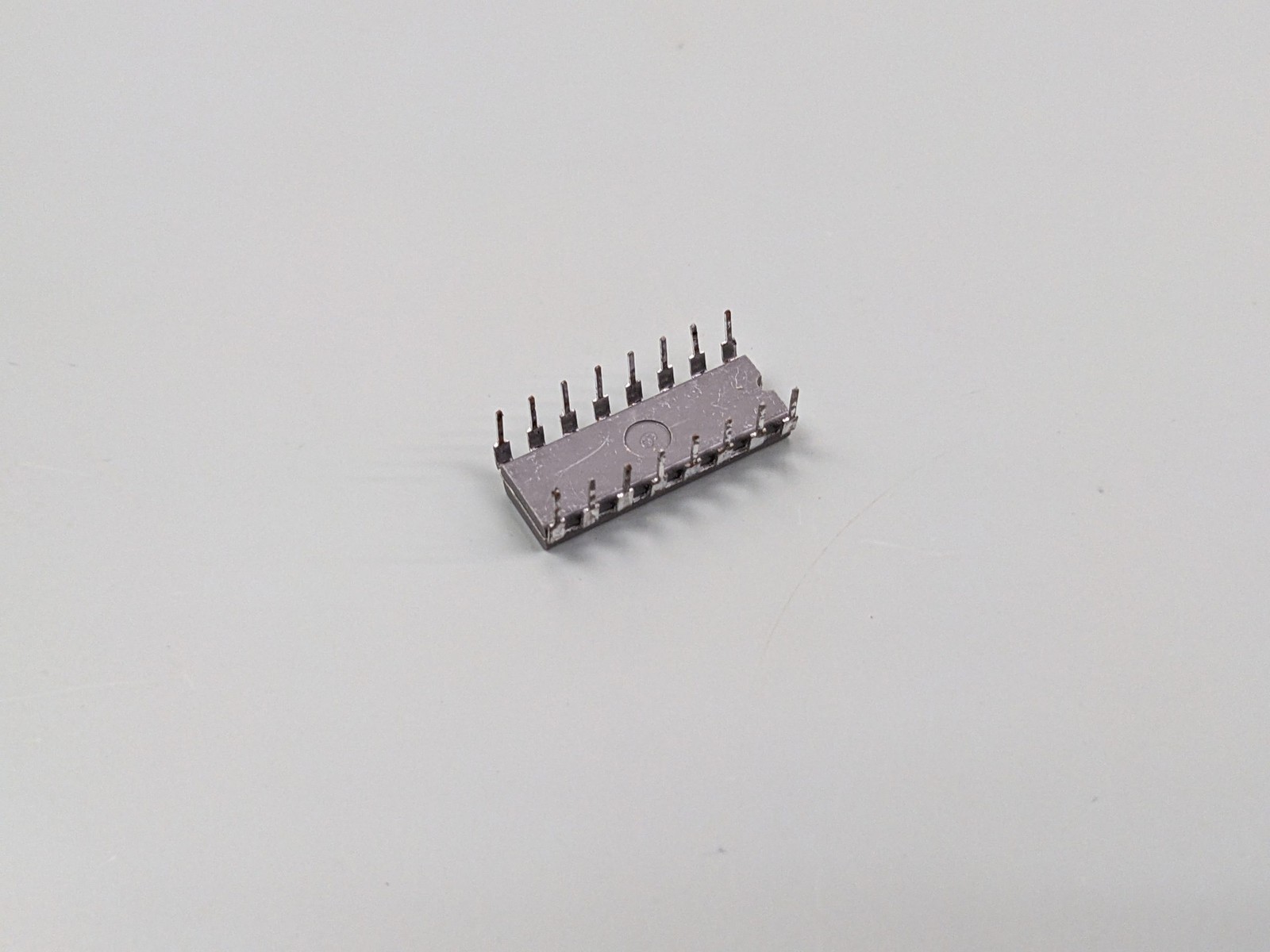Signetics S8233 Digital Multiplexer IC, 2-Input 4-Bit Rare Gray 1970