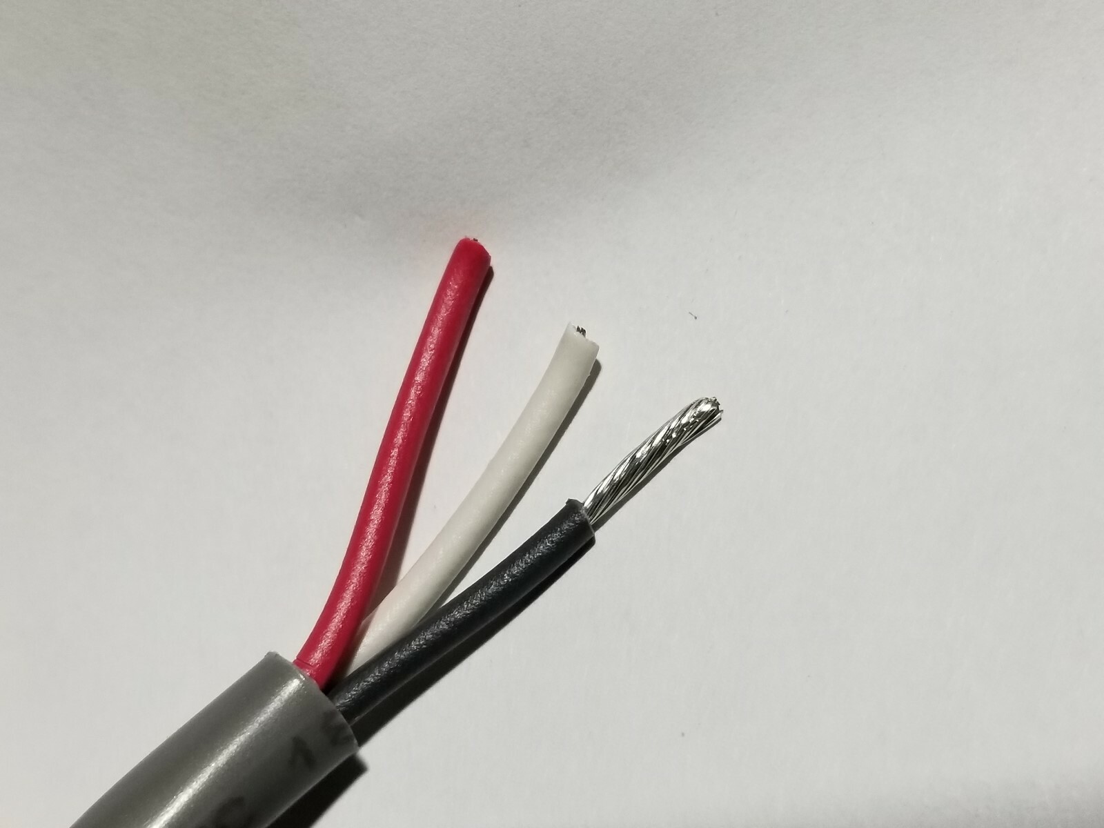 Quabbin 0200 18/3C PLTC/ITC UV Resistant Tray Cable = Belden 9493 Gray /50ft