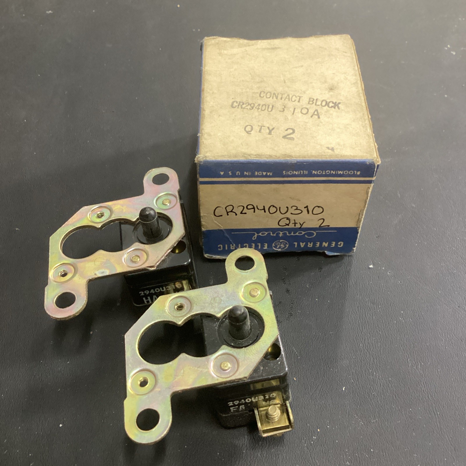 GE CR2940U3 10A Hd Oiltight Contact Block (2) In A Box New