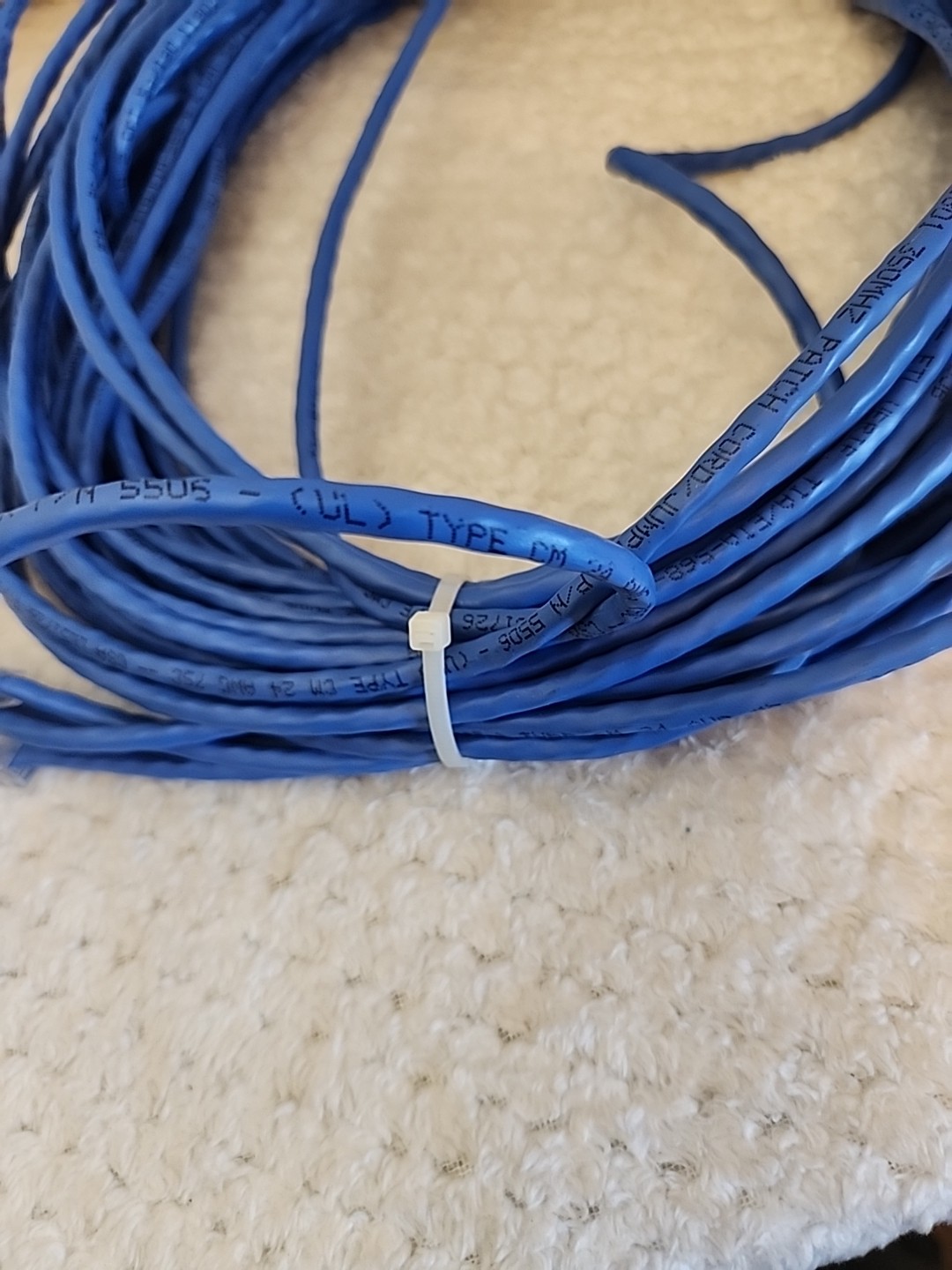 Quabbin 5506 DataMax Patch Cable Cat5E 24 AWG 3 Pair 25′ Blue