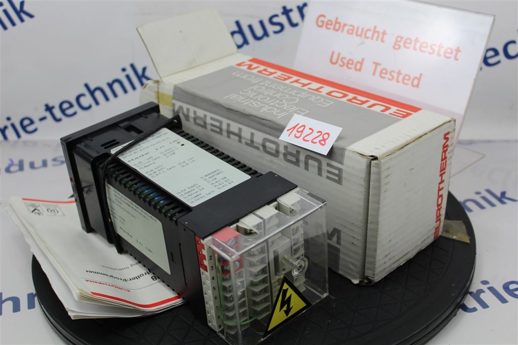 Eurotherm 6250 818s/MO50/D0V10/NONE/FHD Regulator
