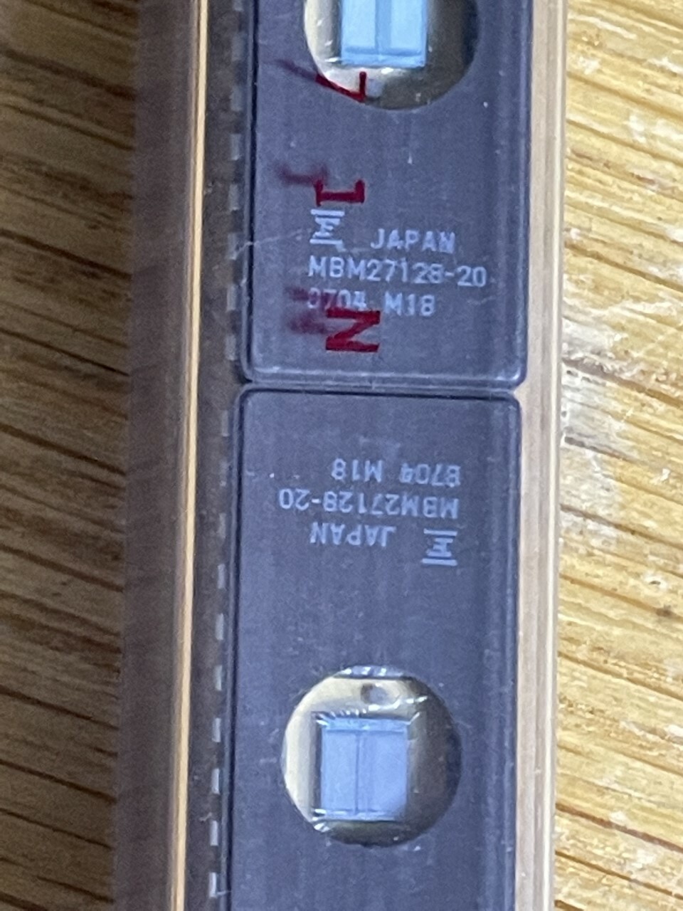 A lot of FOUR (4) FUJITSU MBM27128-20 ; 16K x 8 EPROM 28-Pin CDIP-