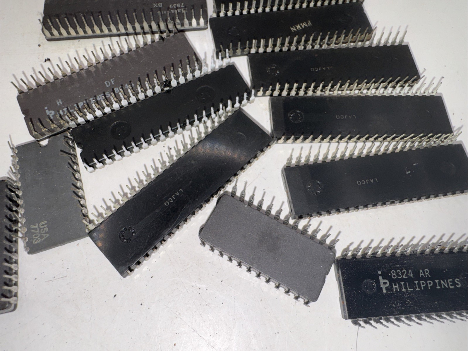 LOT of 25 EPROM IC MEMORY CHIPS – VARIOUS NAME BRANDS