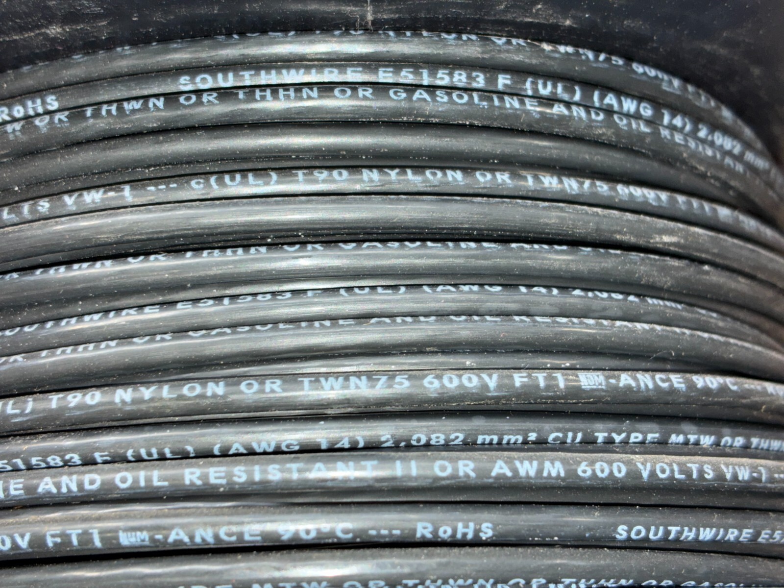 SOUTHWIRE MACHINE TOOL WIRE E51583F 14 AWG 600V LENGTH: 350 FT BLACK