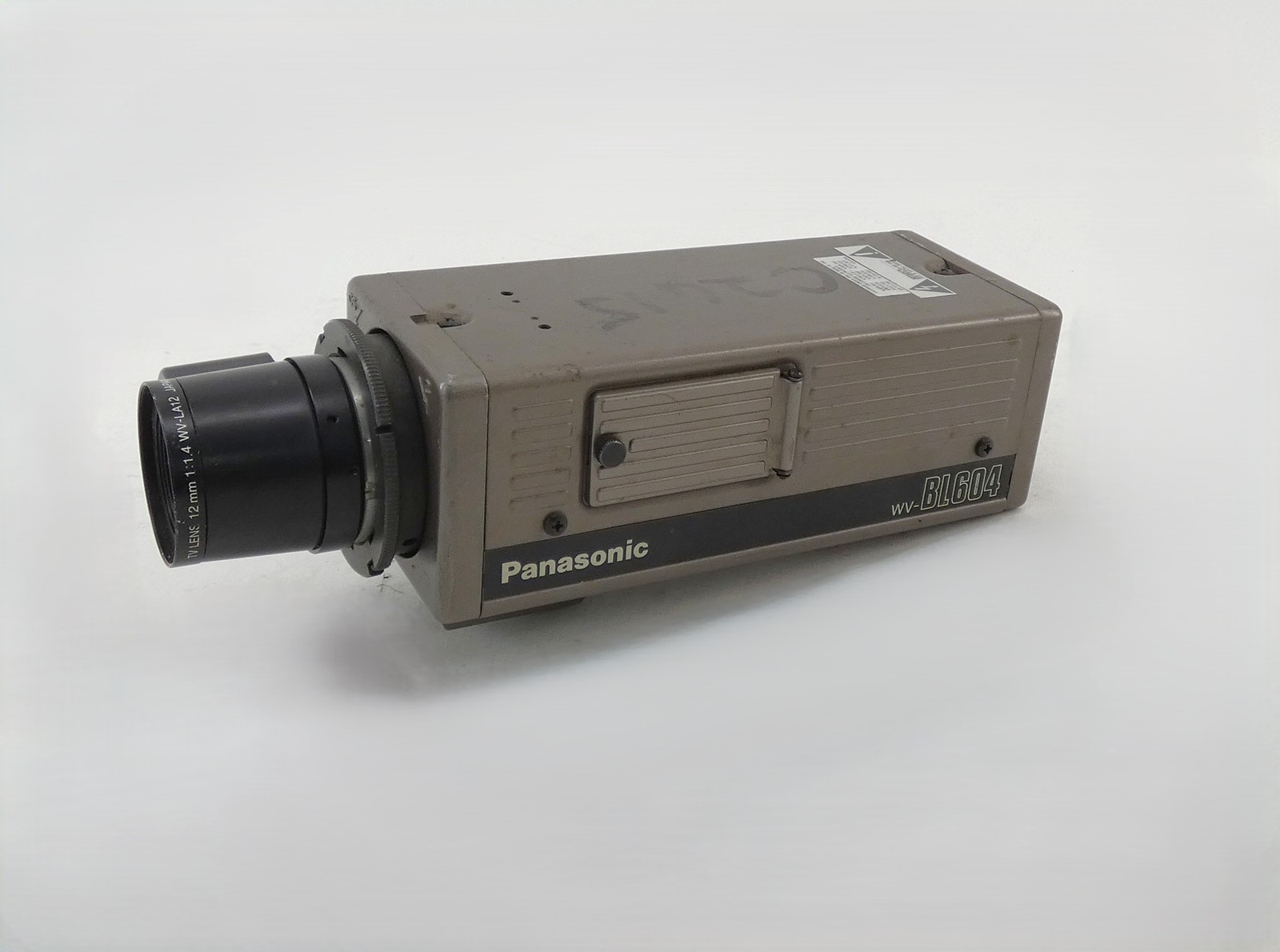 Matsushita Panasonic WV-BL604 CCTV Security Camera 24VAC 6W WV-LA12 12mm 1:1….