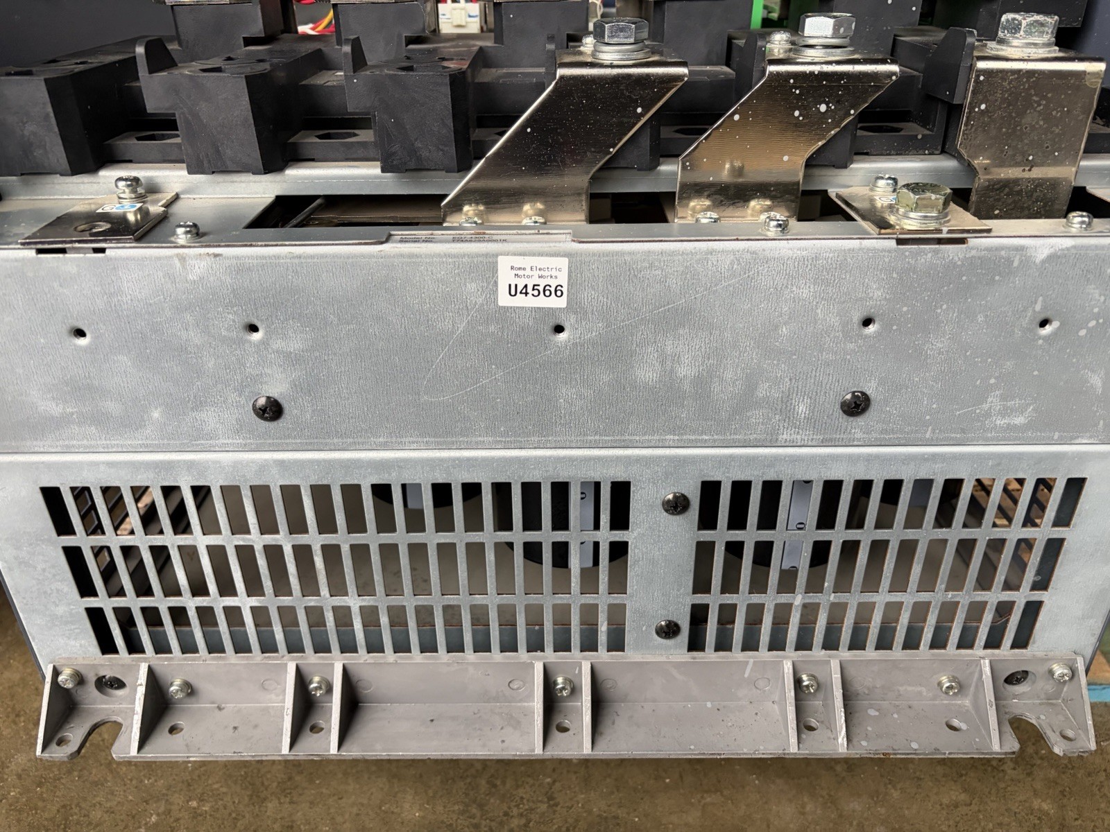 300 HP VFD TECO Westinghouse EQ7-4300-C 480 V 377A VFD EQ7 Series