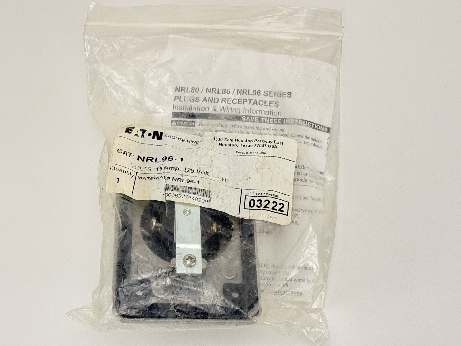 Eaton Crouse-Hinds NRL96-1 , 15 A , 125 V Receptacle