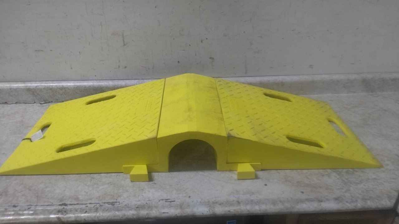 Checkers UHB4045 4-1/2 In Maximum Cable Diameter Yellow Modular Hose Bridge