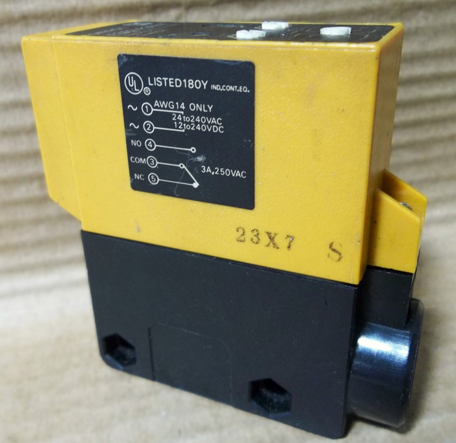 OMRON E3A2-R3M4T PHOTOELECTRIC SWITCH E3A2R3M4T