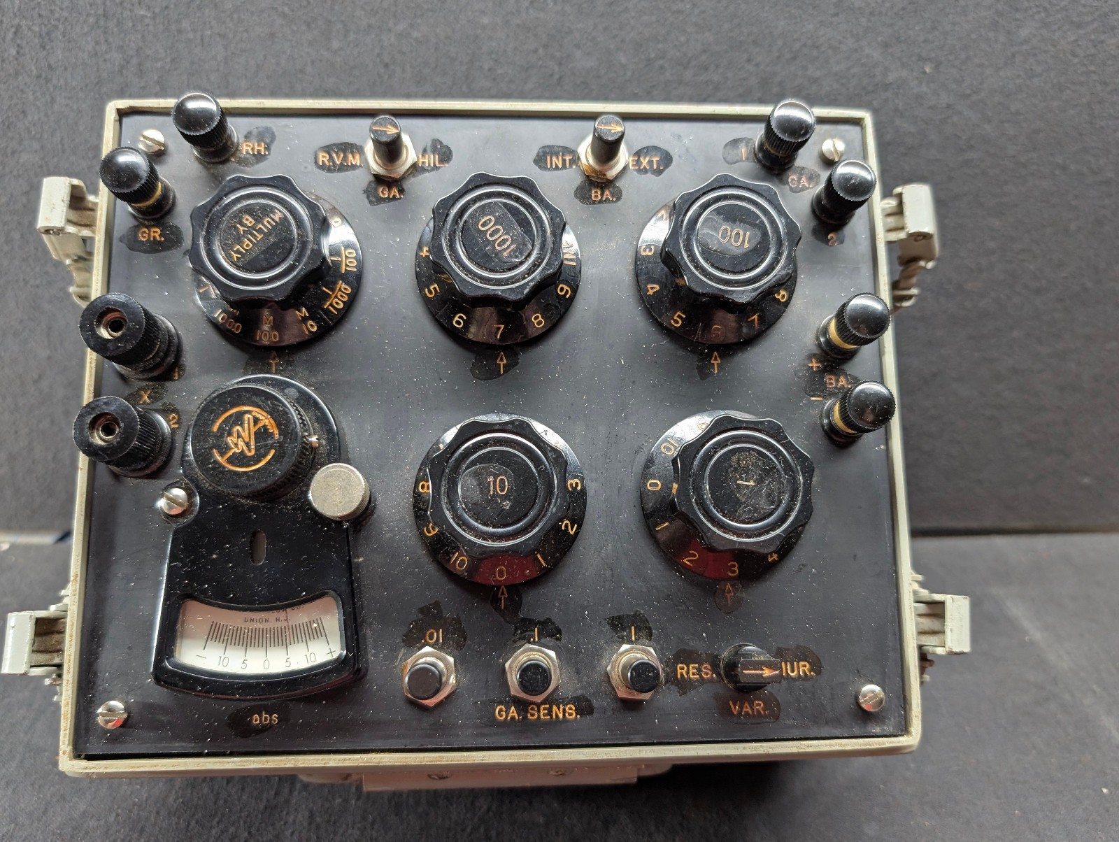 Industrial Instruments Engineering Corp. ZM-4B/U Resistance Bridge