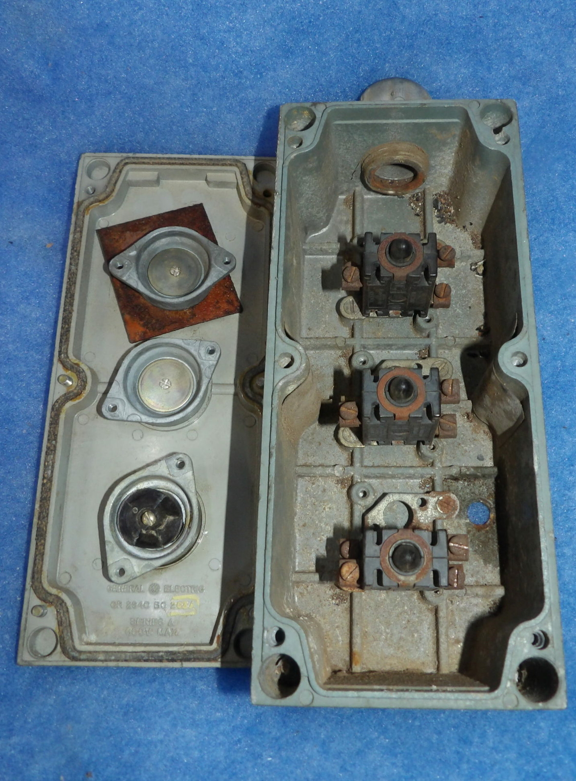 GENERAL ELECTRIC CR2940BC203A CONTROL STATION ENCLOSURE + 1 Year Warranty