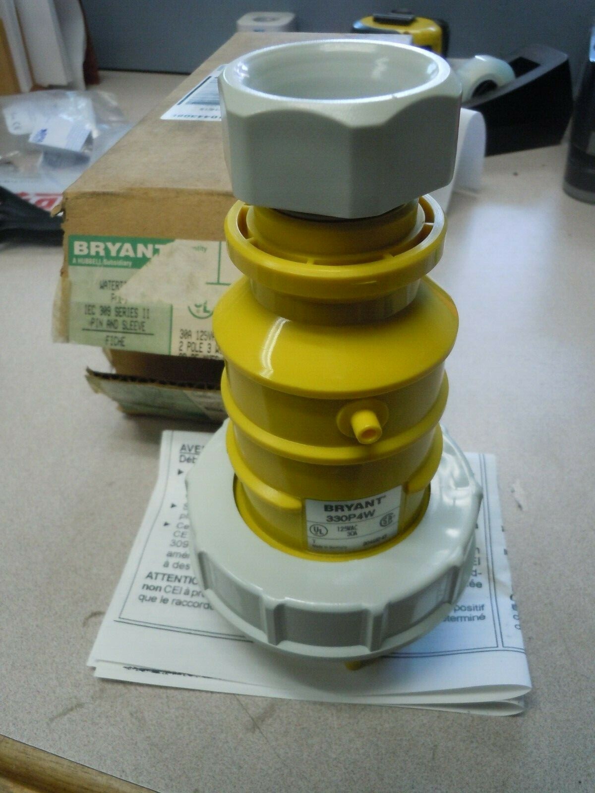 BRYANT 330P4W – PS, IEC, PLUG, 2P3W, 30A 125V, WATER TIGHT