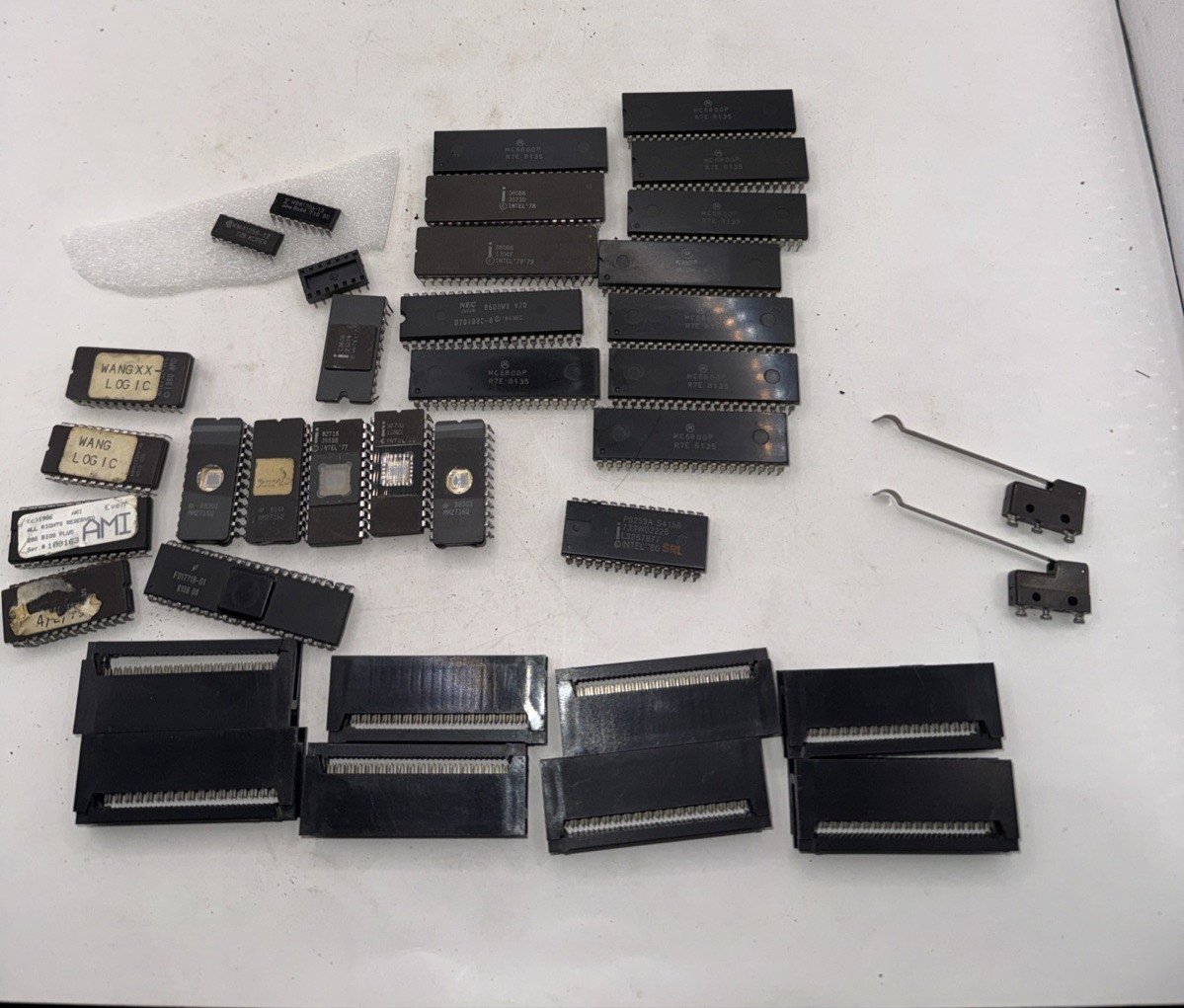 LOT of 25 EPROM IC MEMORY CHIPS – VARIOUS NAME BRANDS