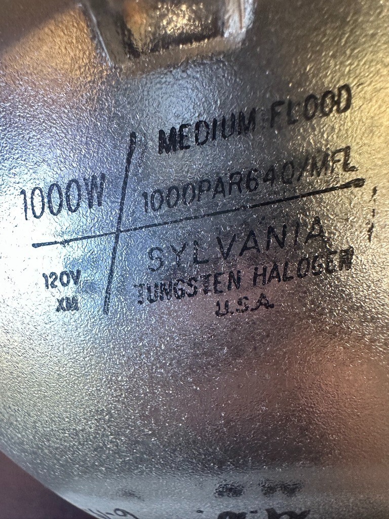 Sylvania 1000PAR6Q/MFL 120V, 1,000W TUNGSTEN HALOGEN Flood Light